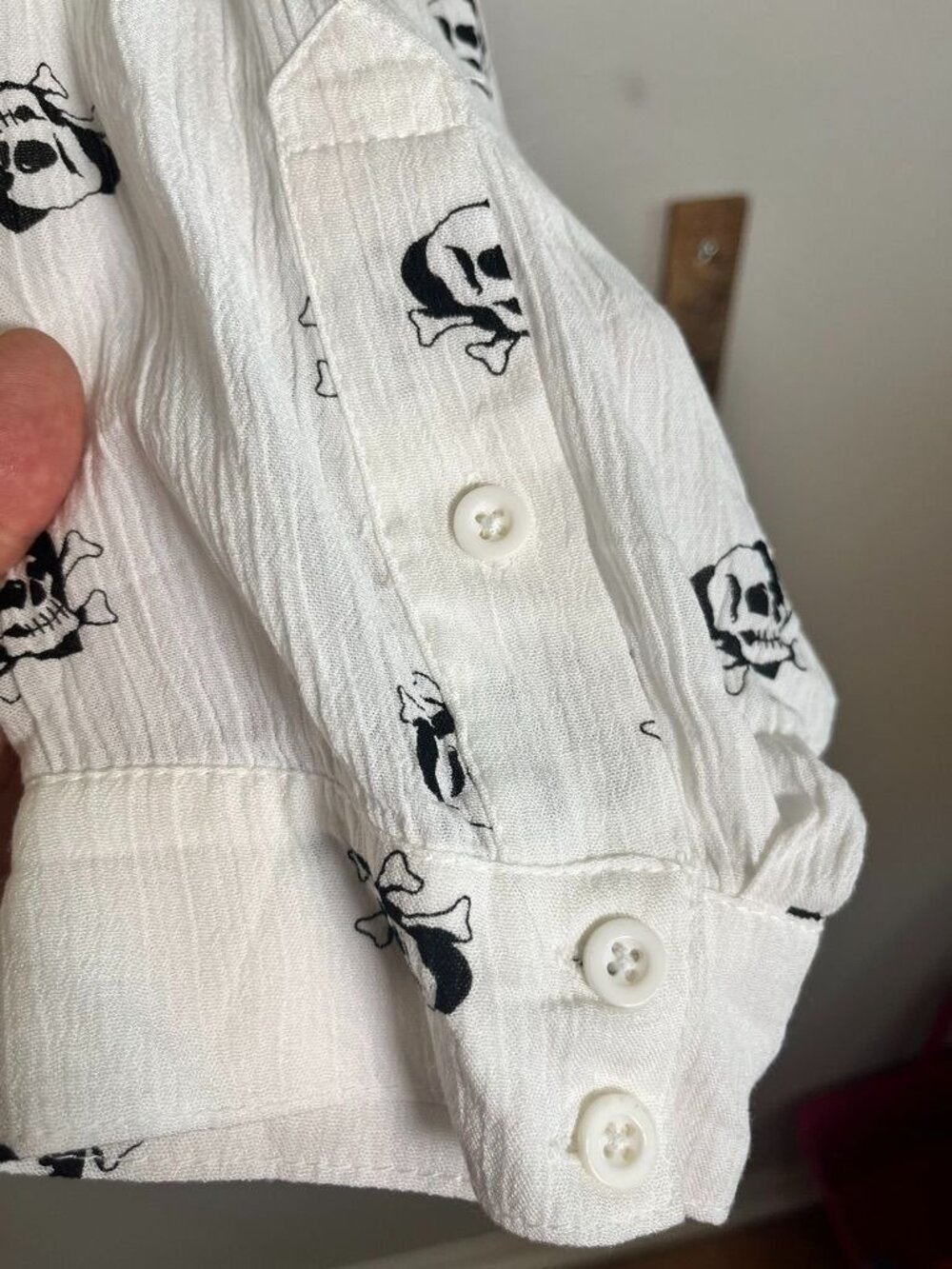 Torrid Crinkle Shirt Skull White 5X Goth Emo Grunge Punk Neutral Summer Sheer - Picture 5 of 10